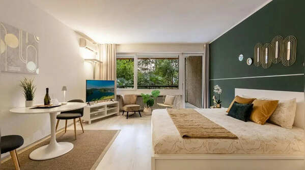 Studio Apartment Layout<em></em>