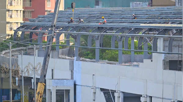 Elevated metro structure continues to take shape in Kurla