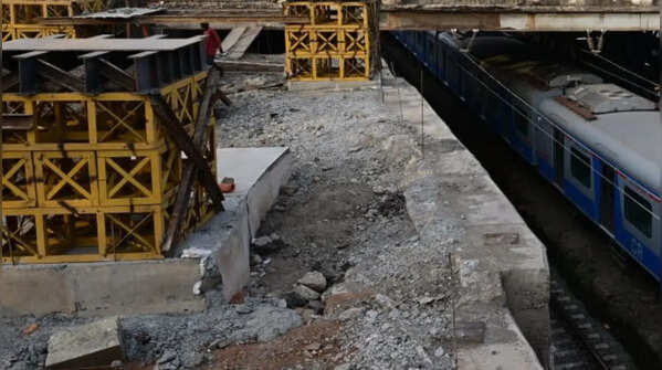 Sion bridge closure continues to disrupt traffic across central Mumbai