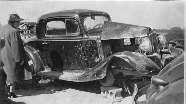 1933: Bonnie and Clyde crash