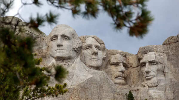 1933: Mount Rushmore gets federal protection