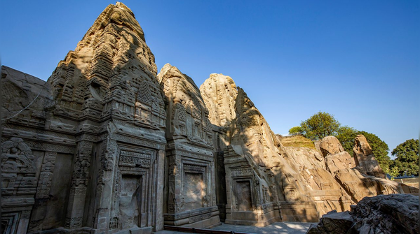 Where exactly are the Masroor Rock-Cut Temples?