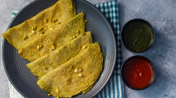 Moong dal chilla