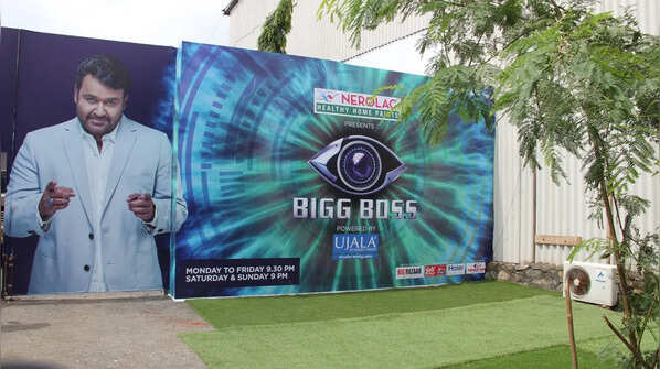 How will the commoners enter the show?