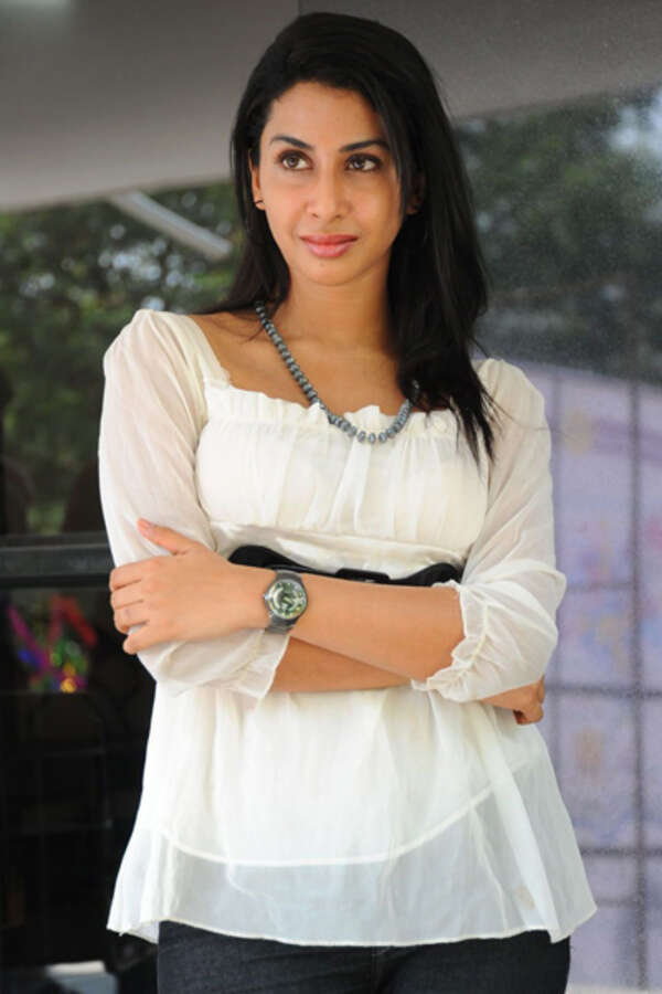Gayathri Iyer Wallpapers