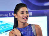 Nargis @ Samsung Galaxy SIII launch