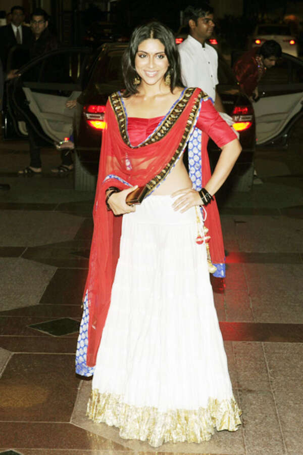 Zoa Morani Images