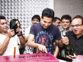 Celebs @ Parambrata's b-day bash 