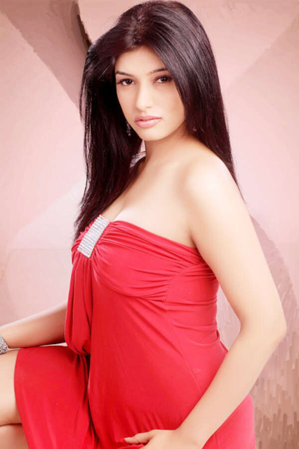 Divya Bhandari Photos