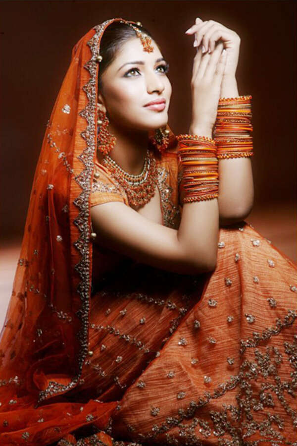 Divya Bhandari Wallpapers