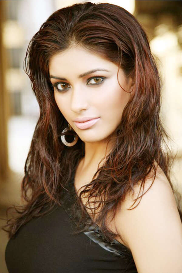 Divya Bhandari Images