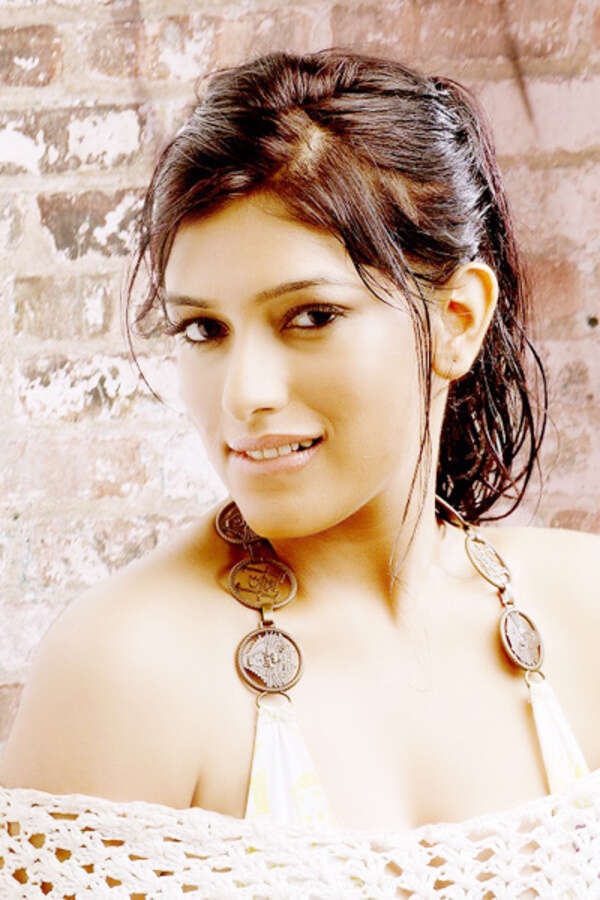Divya Bhandari Pictures