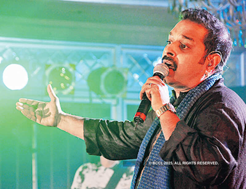 Shankar Mahadevan performs