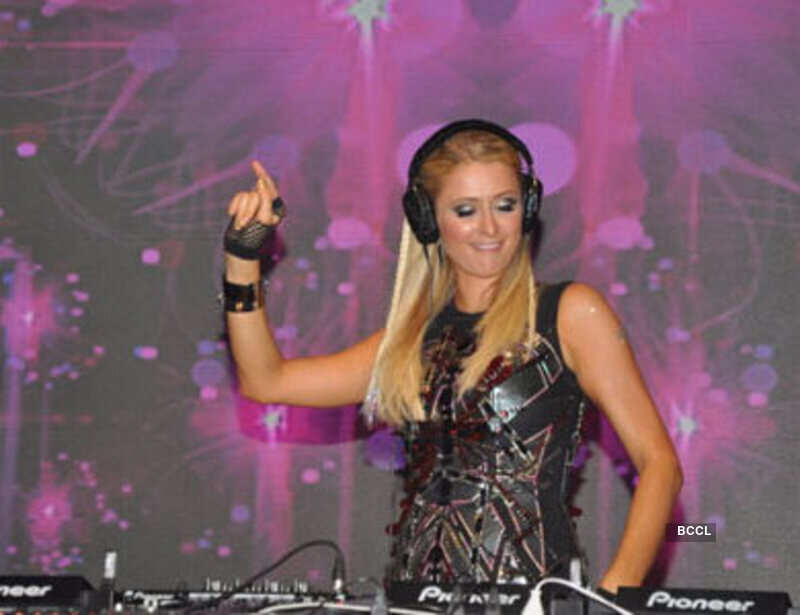Paris Hilton turns a perfect DJ