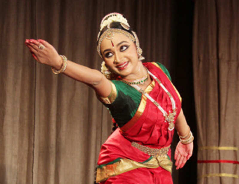 Apoorva performs Bharatanatayam