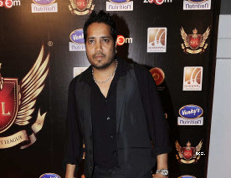 Mika Singh detained by customs