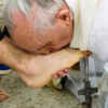 Article image for: Pope washes women's feet in break with church law