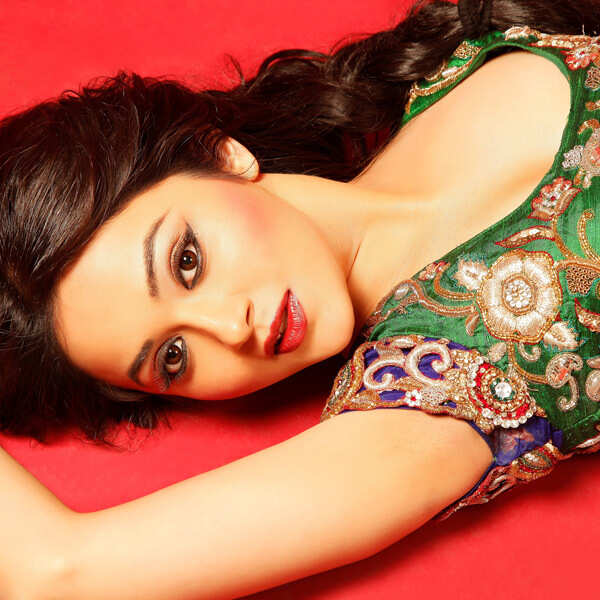 Ragini Nandwani Wallpapers