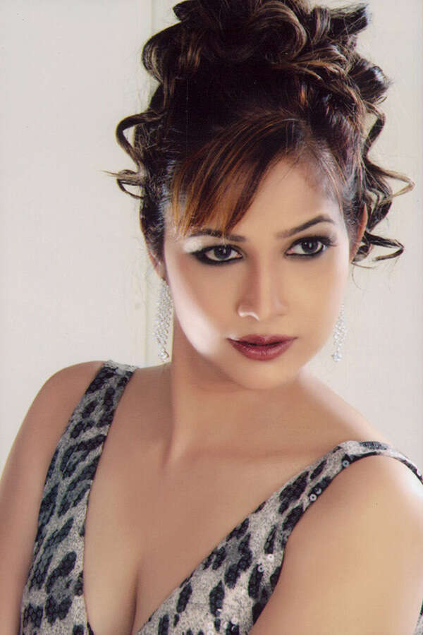 Tanisha Singh Images