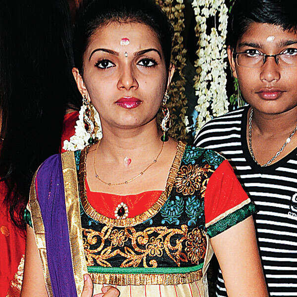 Saranya Mohan Wallpapers
