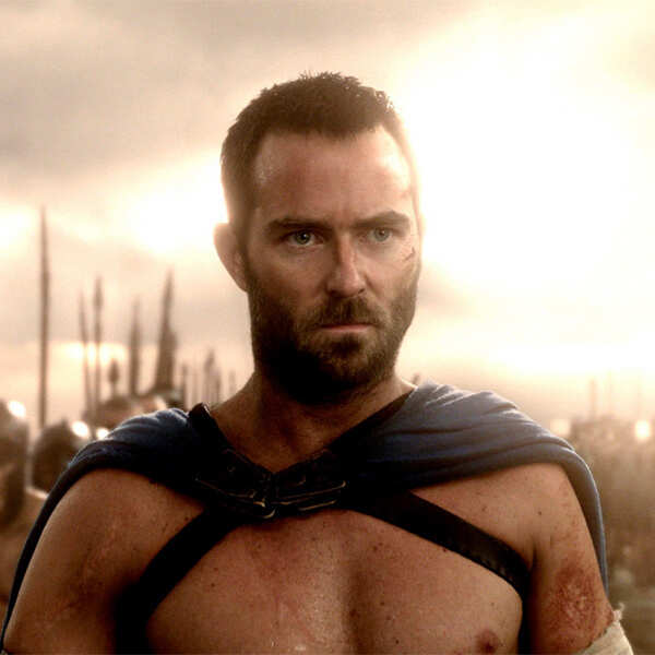Sullivan Stapleton Photos