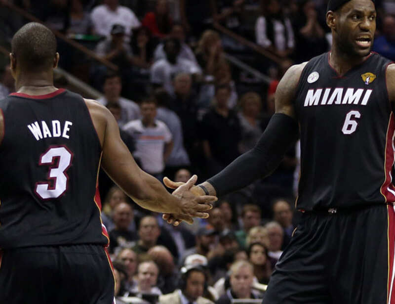 Heat singe Spurs to level Finals at 2-2