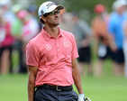 Mickelson clings to US Open lead