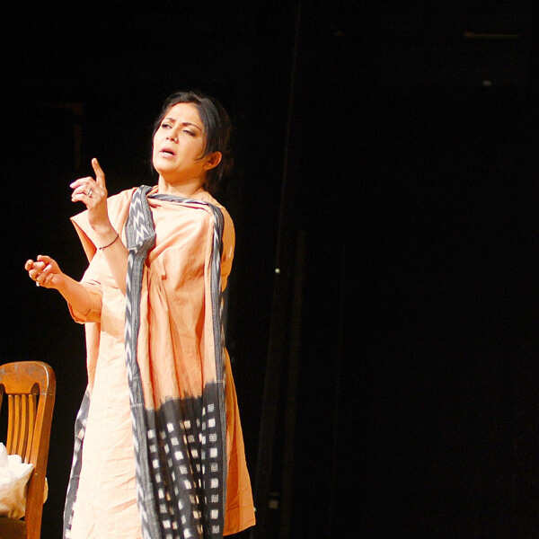 Lubna Salim Wallpapers