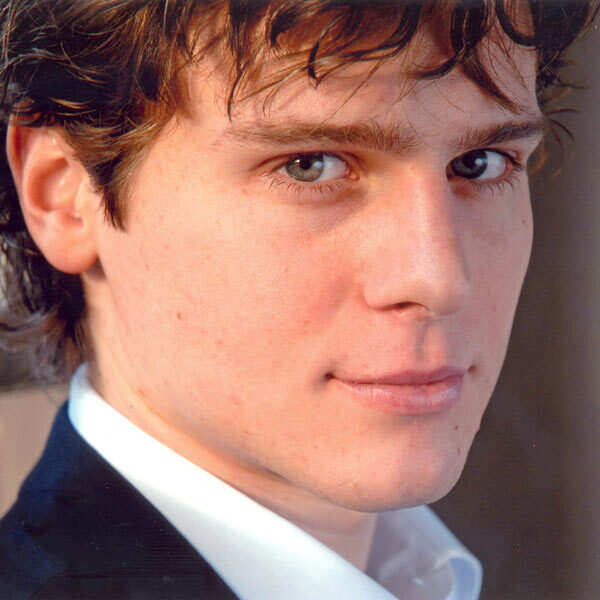 Jonathan Groff Pictures