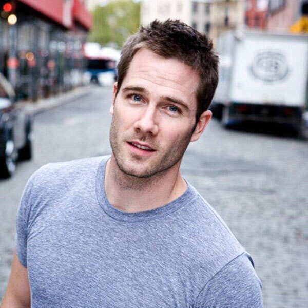 Luke Macfarlane Photos