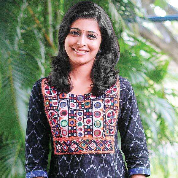 Leona Lishoy Images