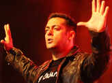 Salman dons Angel & Devil avatar!