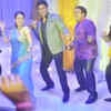 Article image for: SRK plays garba in '<i class="tbold">taarak mehta ka ooltah chashmah</i>'