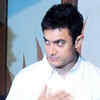 Article image for: Aamir reportedly cried while recollecting his <i class="tbold">childhood days</i>