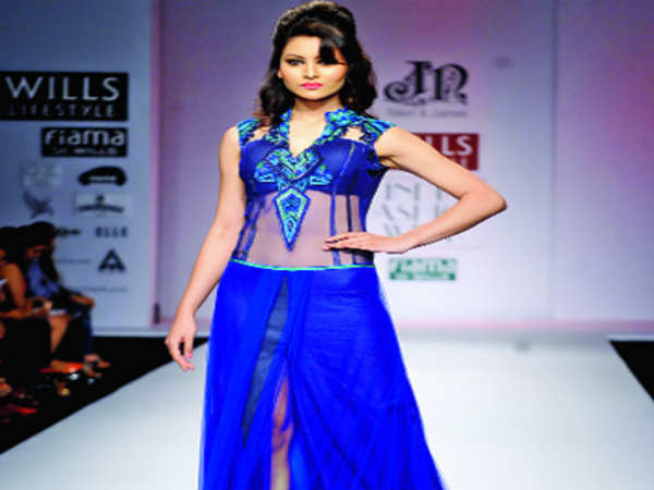 Urvashi Rautela showstops for Niket and Jainee at WIFW