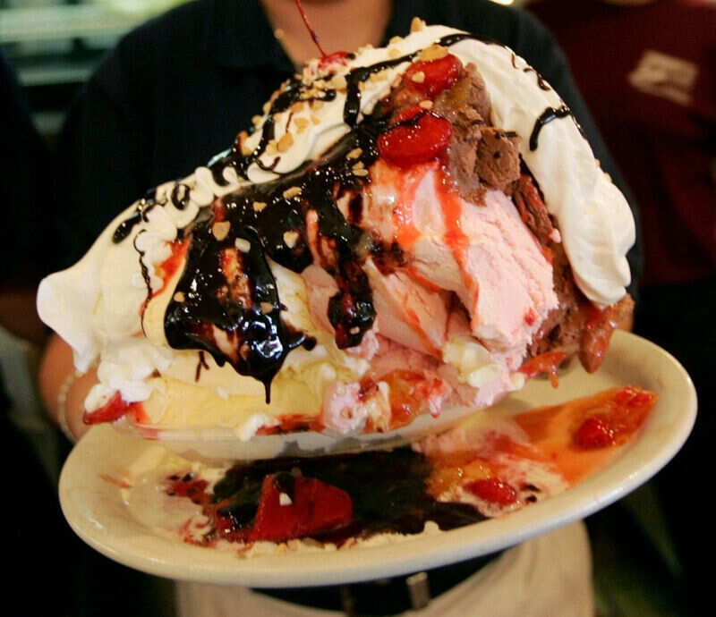 Banana split ice cream