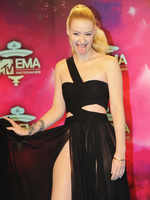 Iggy Azalea Suffers Major Wardrobe Malfunction The Times Of India