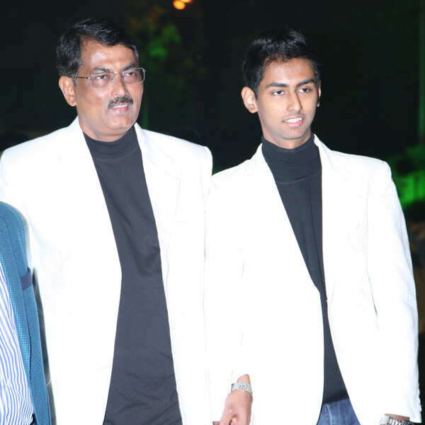Ravi Kinagi Images