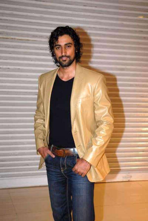 Anthony Gonsalves Images