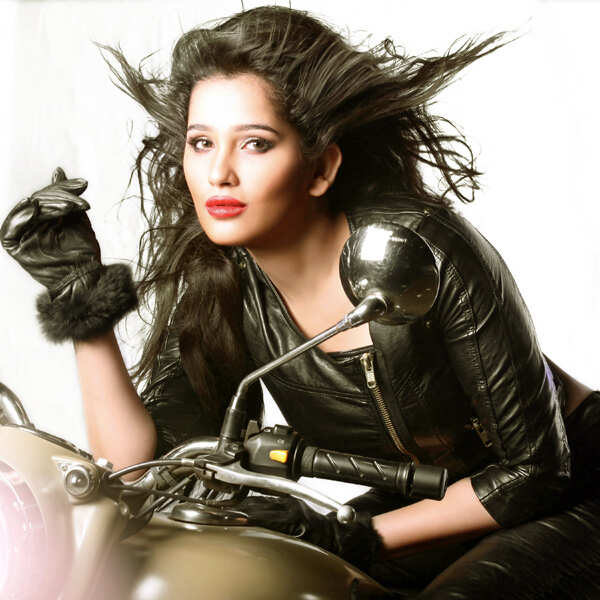 Sakshi Maggo Photos