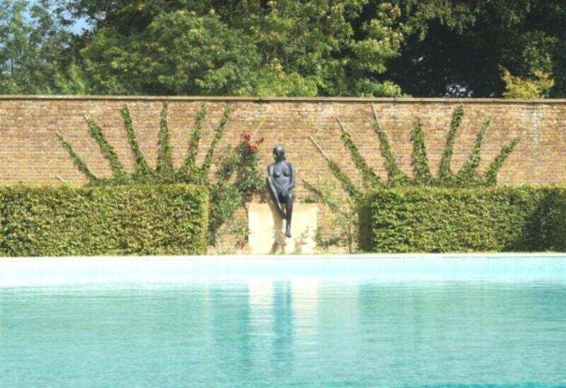 Water-and-statue