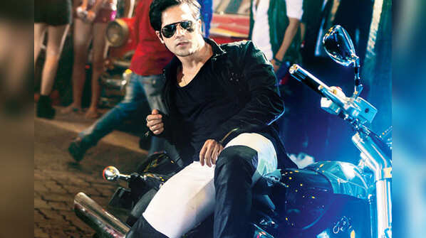 In Pics: Exclusive stills of Varun Dhawan’s Main Tera Hero