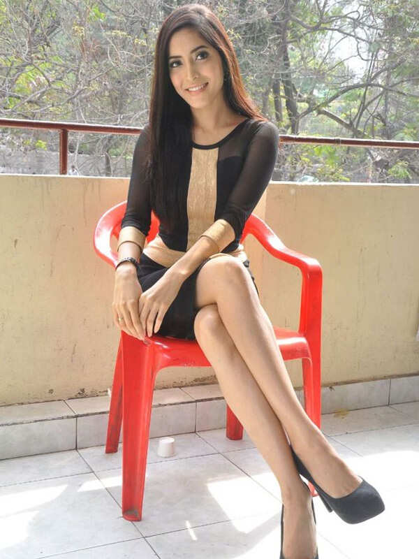 Pinky Savika Photos