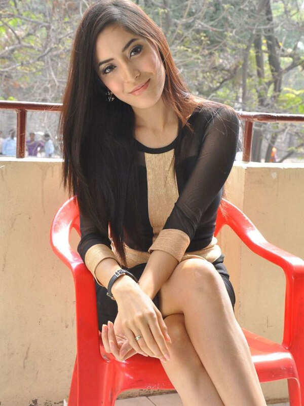 Pinky Savika Pictures