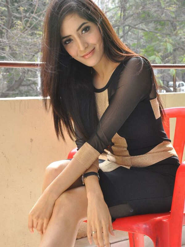 Pinky Savika Pictures