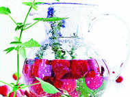 Ways to make healthy, flavoured water