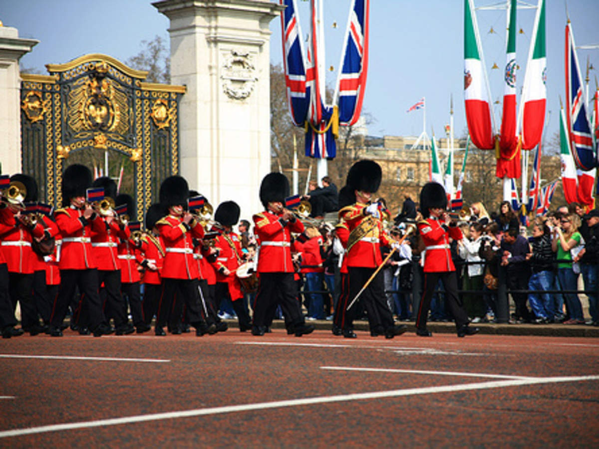 Buckingham Palace Tour with Changing of the Guard Ceremony 2024 - London