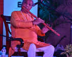 Hariprasad Chaurasiya performs