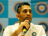  Dhoni files Rs.100 crore defamation case against two TV channels 