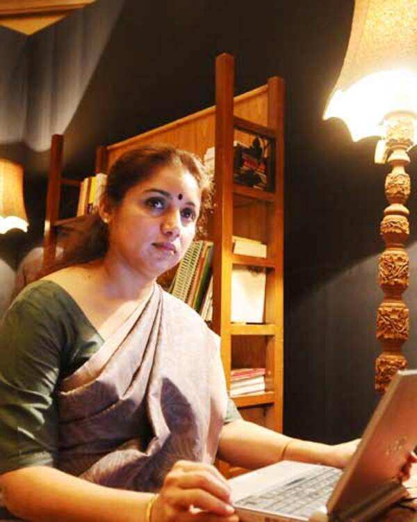 Revathy Menon Wallpapers